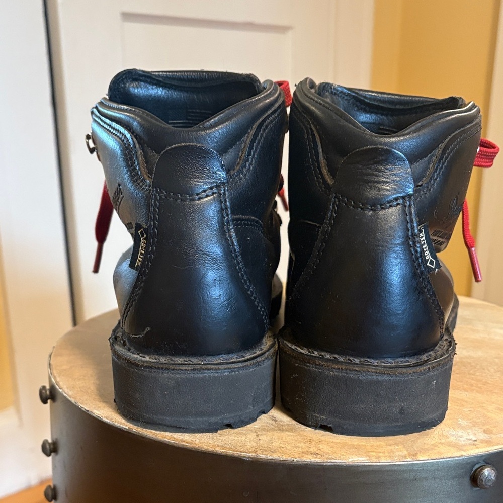 Danner Mountain Pass Black Glacé hiking boots with contrast Red Laces - Picture 4 of 12